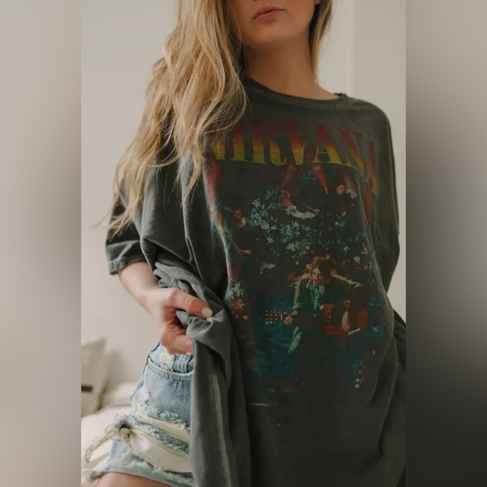 NWOT Urban Outfitters NIRVANA Unplugged Distressed T-Shirt